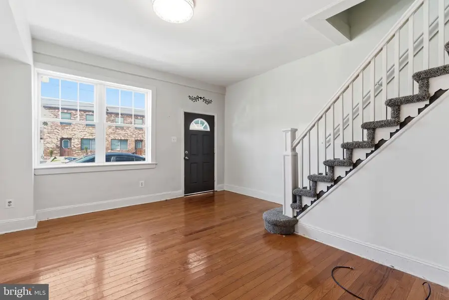 1421 E 11th St, Crum Lynne, PA 19022 - #2