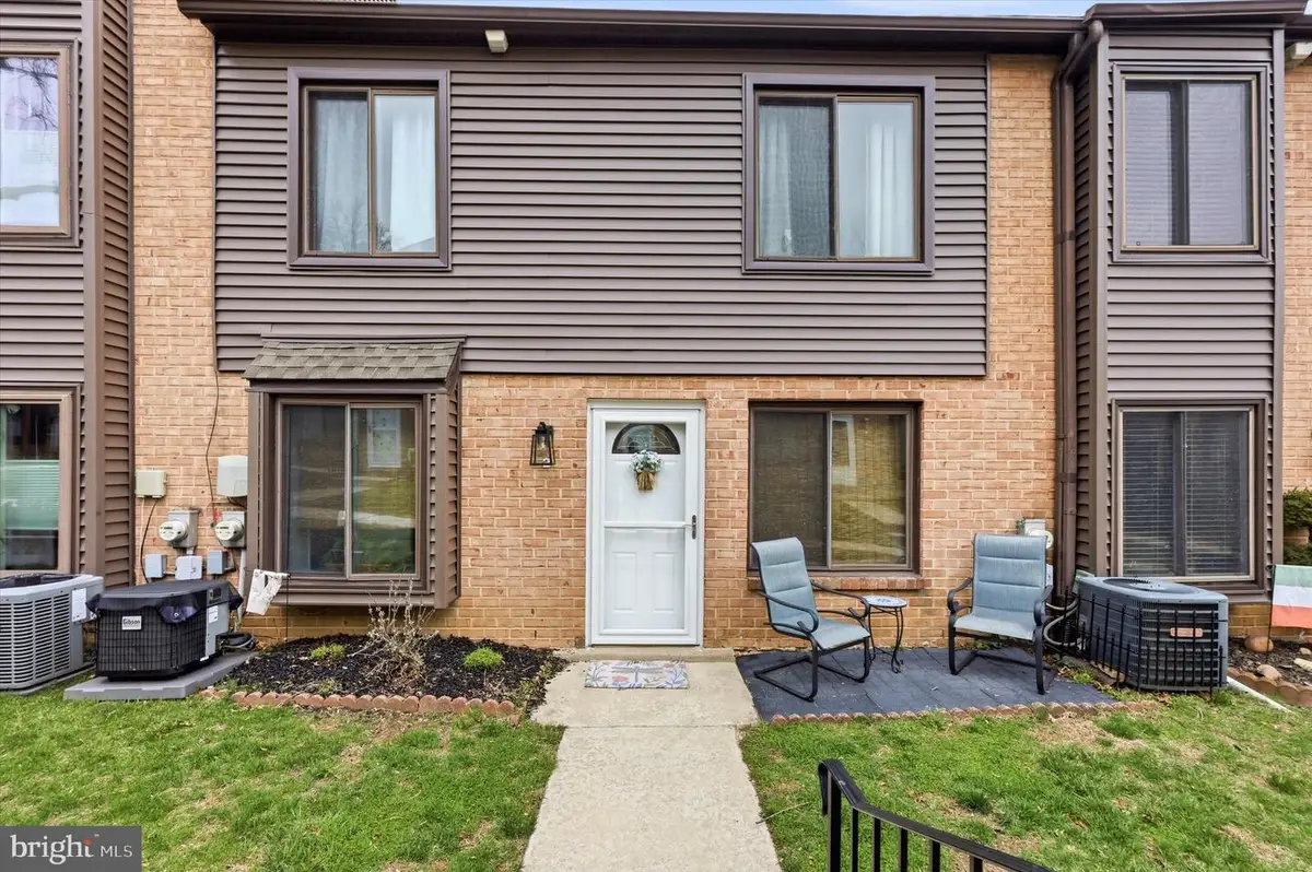 5200 Hilltop Dr #f2, Brookhaven, PA 19015 - #1