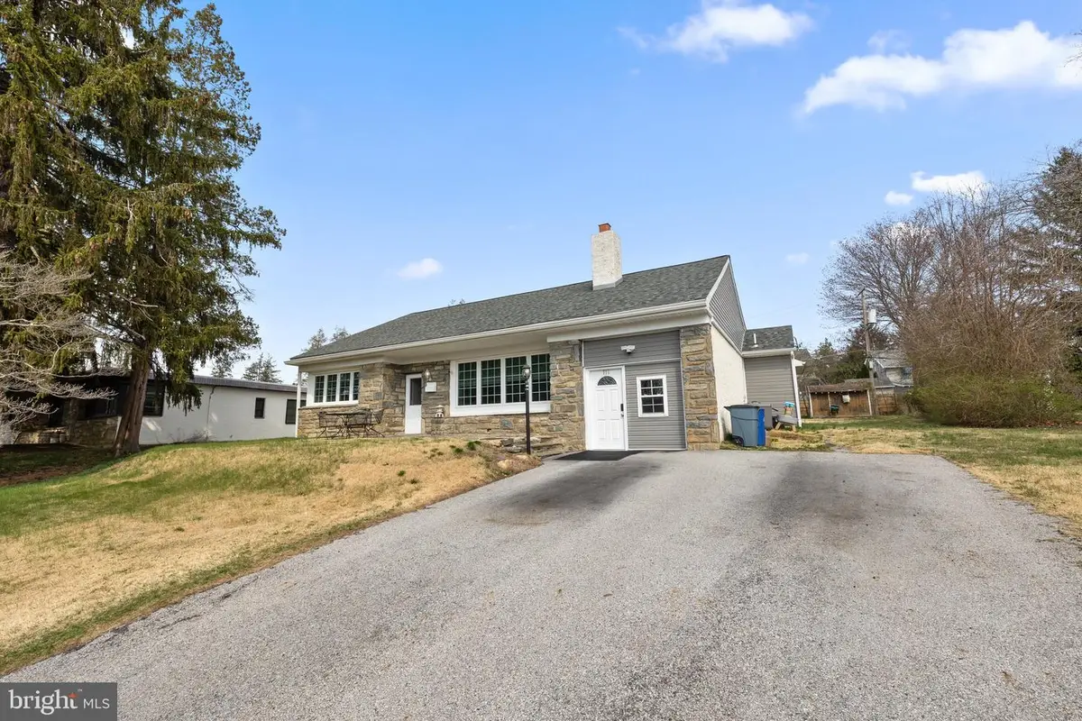 711 Hedgerow Dr, Broomall, PA 19008 - #1