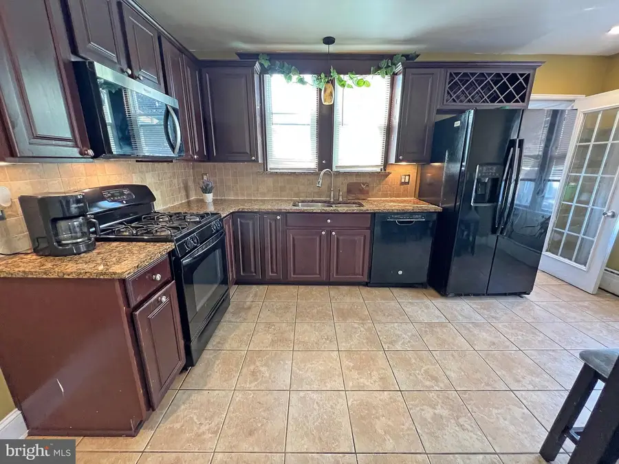 4129 Garrett Rd, Drexel Hill, PA 19026 - #2