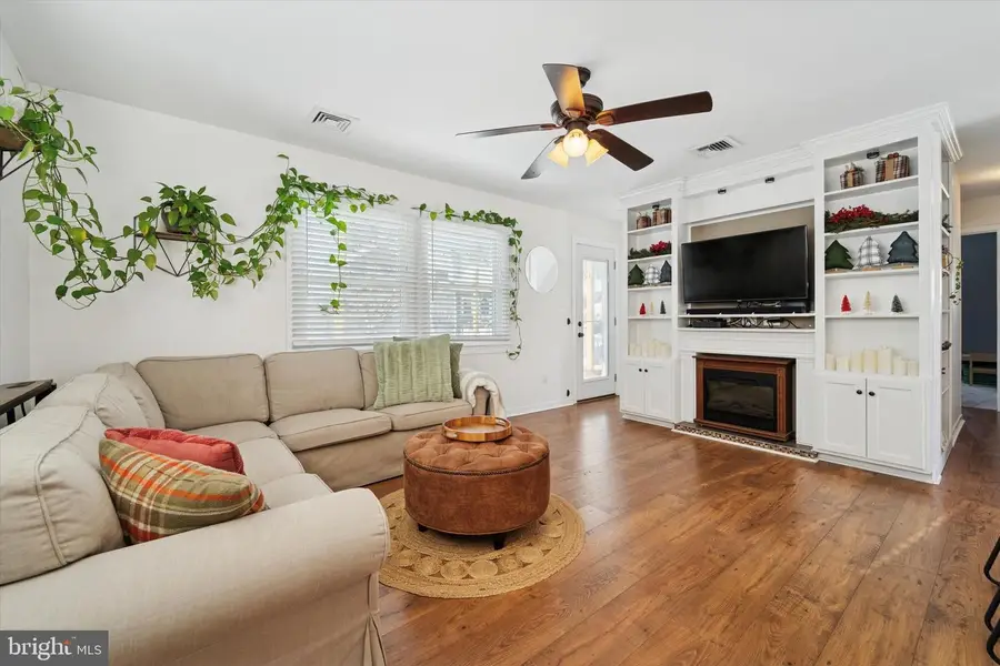 613 Springfield Ave, Folsom, PA 19033 - #3