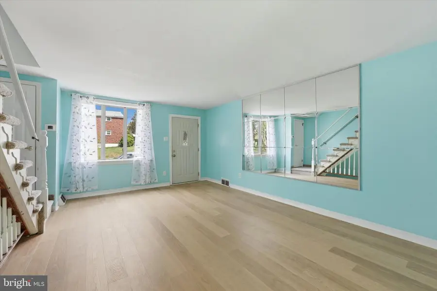 415 Park Dr, Glenolden, PA 19036 - #3