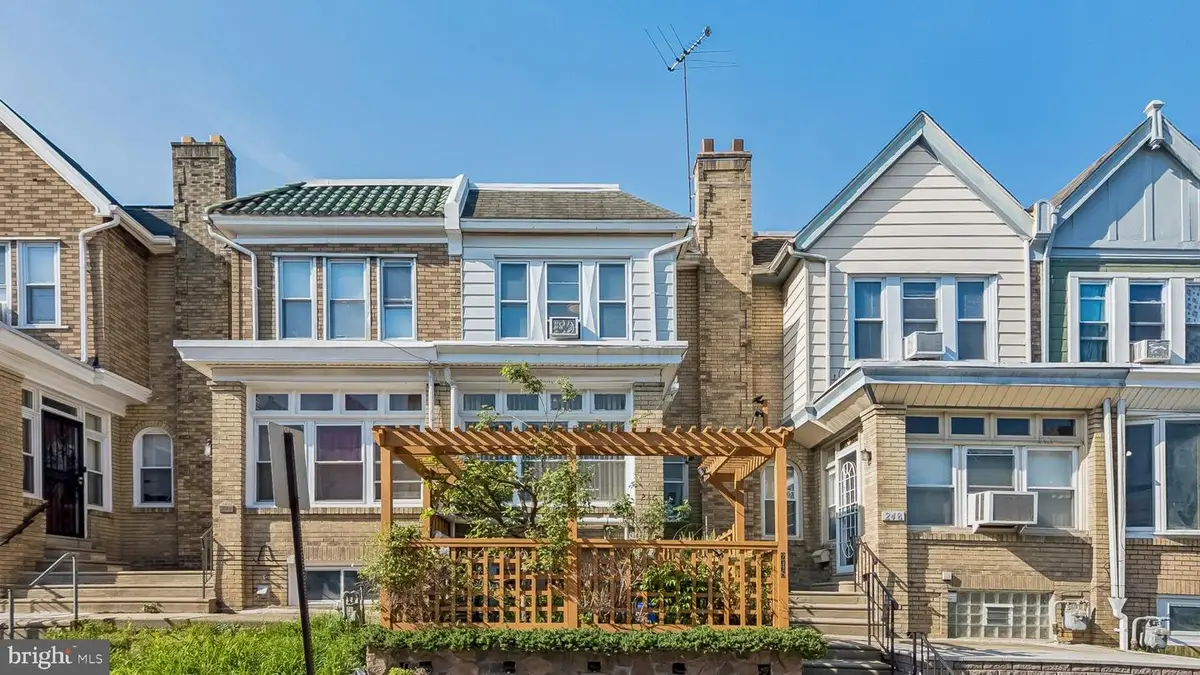 246 Wembly Rd, Upper Darby, PA 19082 - #1