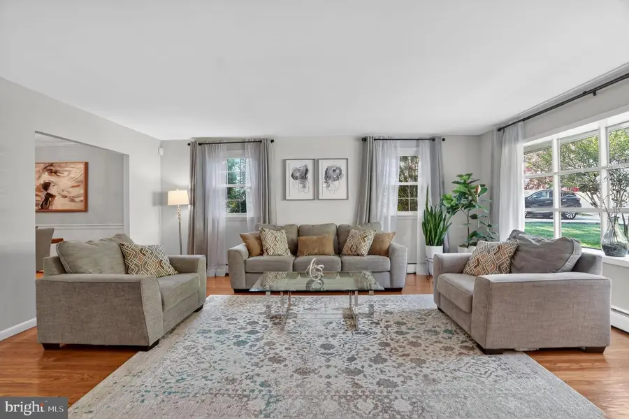 962 Edwards Dr, Springfield, PA 19064 - #2