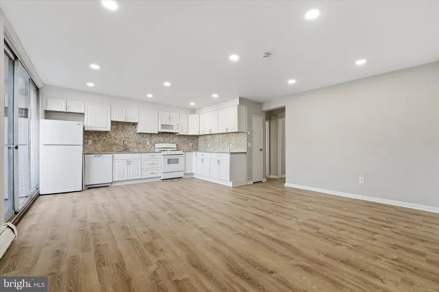 100 E Glenolden Ave #r-10, Glenolden, PA 19036 - #3