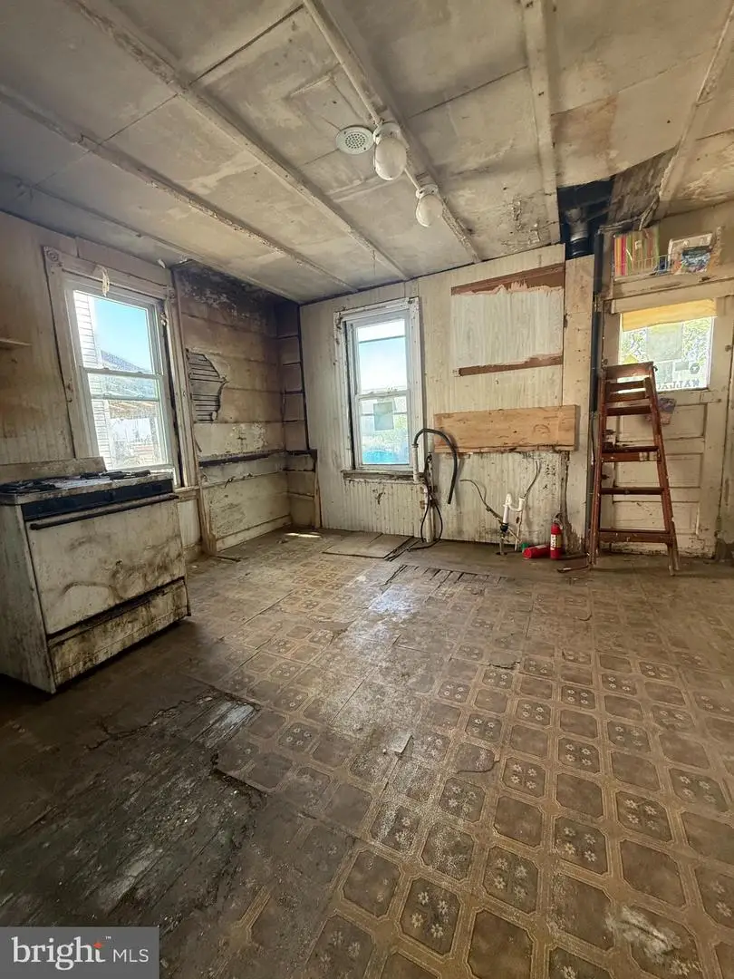 127 White Ave, Marcus Hook, PA 19061 - #3