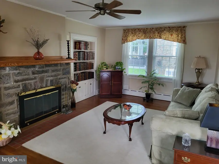 470 Gainsboro Rd, Drexel Hill, PA 19026 - #2