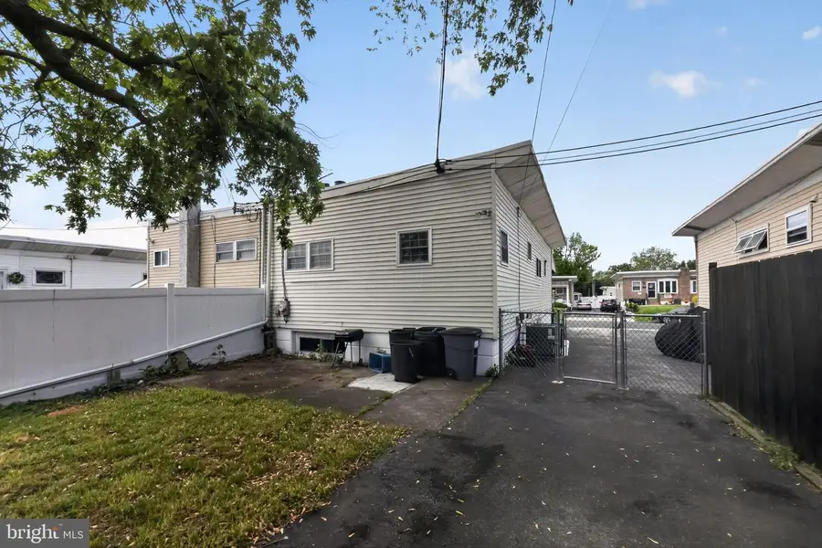 208 Hoffman Rd, Ridley Park, PA 19078 - #3