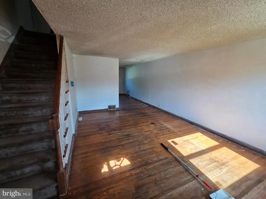 780 Taylor Dr, Folcroft, PA 19032 - #3