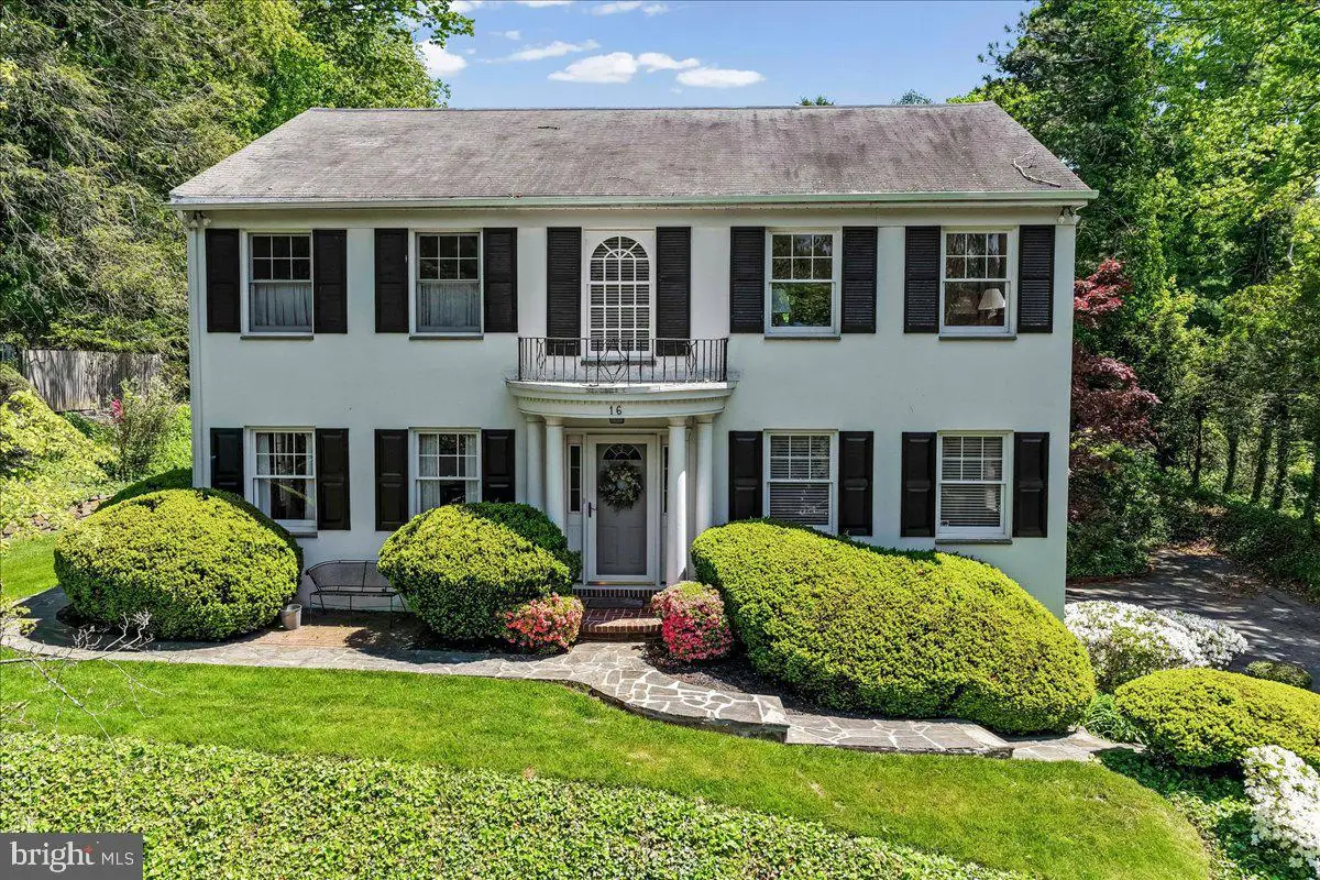 16 Oak Knoll Dr, Wallingford, PA 19086 - #1