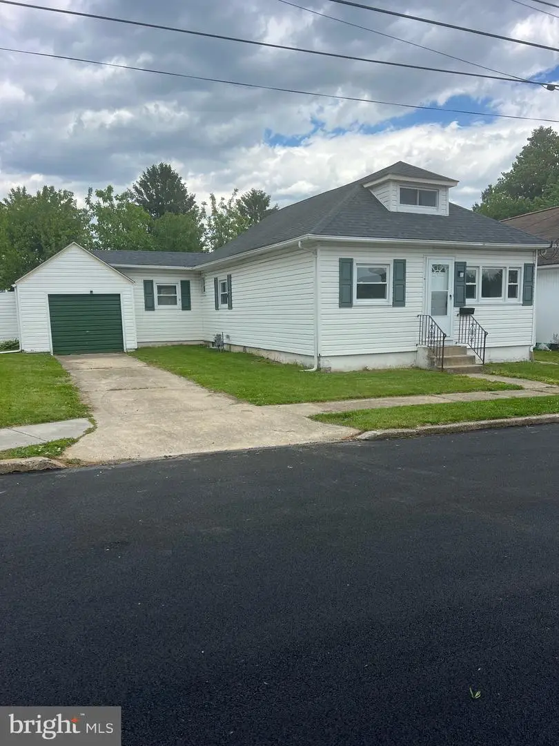 1023 Langley St, Marcus Hook, PA 19061 - #2