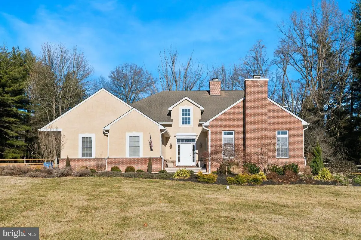 617 Georgetown Rd, Glen Mills, PA 19342 - #1