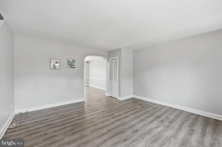 110 Academy Ln, Upper Darby, PA 19082 - #3