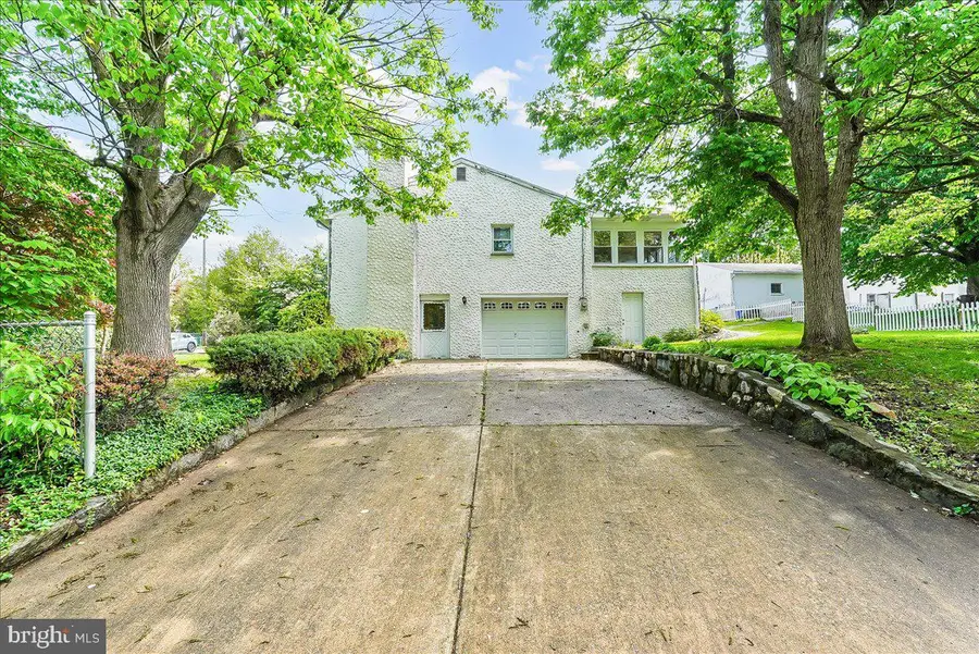 1359 Peach St, Upper Chichester, PA 19061 - #2