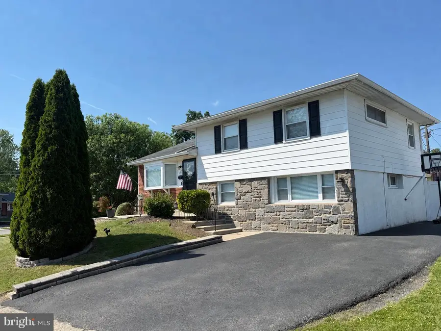 1123 Wynnbrook Rd, Secane, PA 19018 - #2