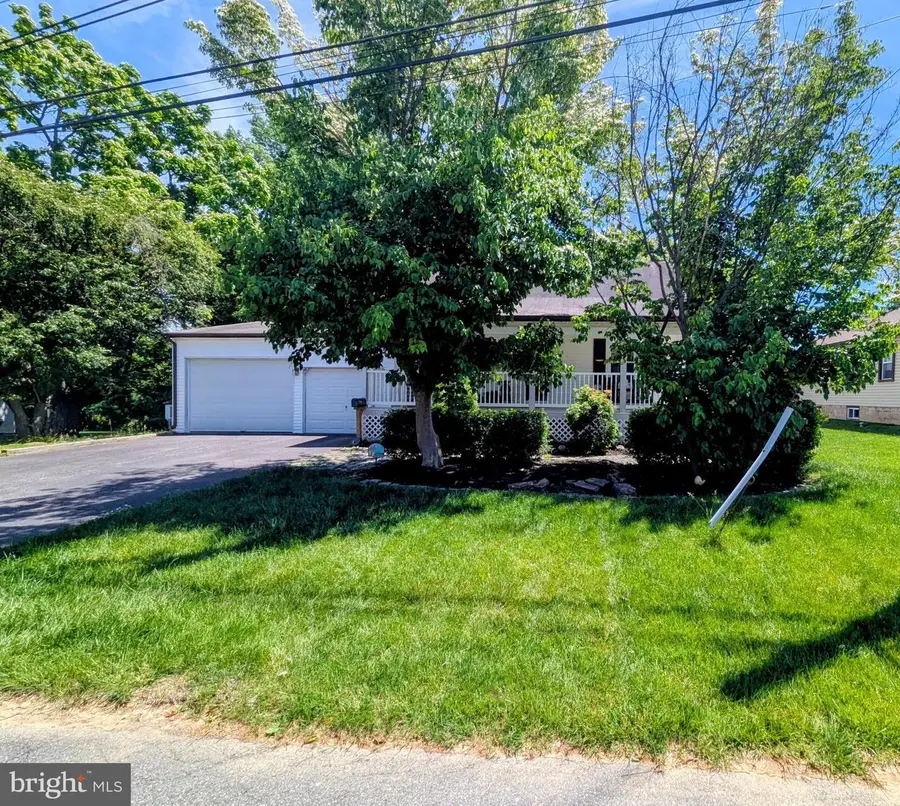 903 Galbraith Ave, Upper Chichester, PA 19061 - #2