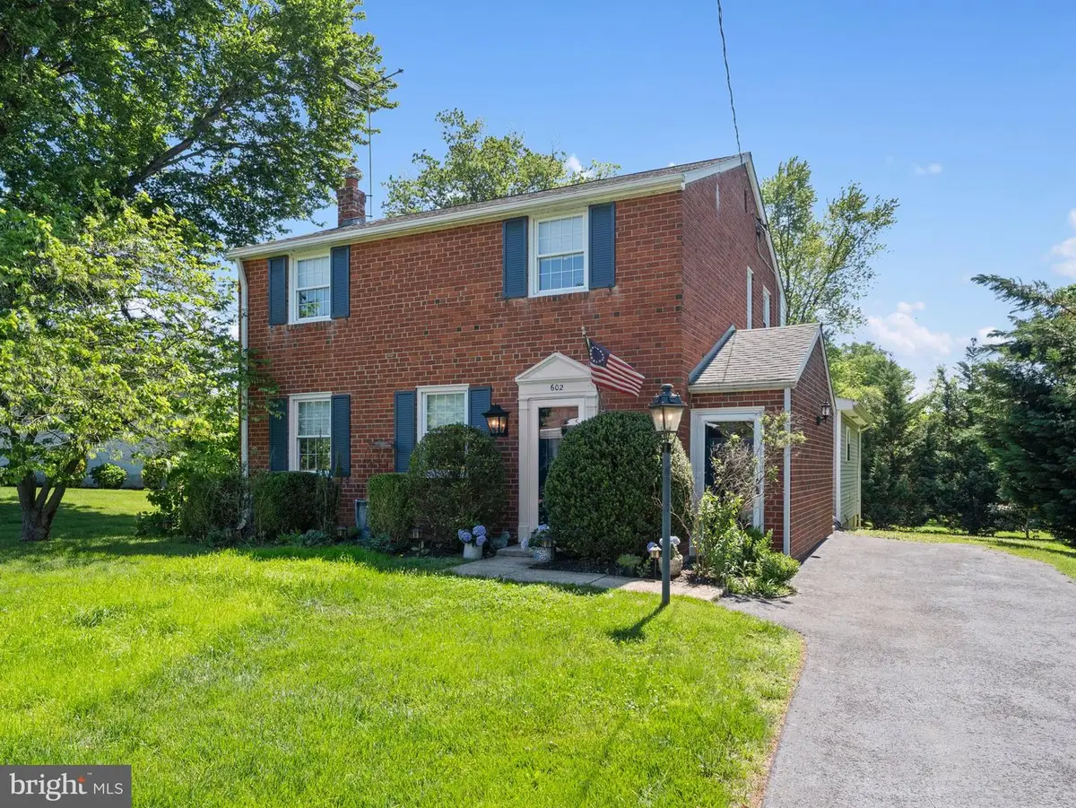 602 Lincoln Dr, Brookhaven, PA 19015 - #1