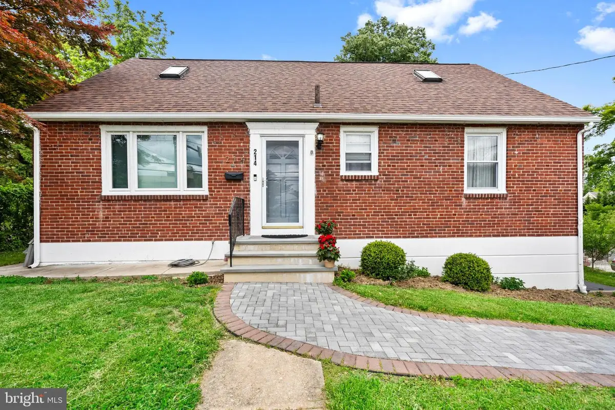 214 S Sproul Rd, Broomall, PA 19008 - #1
