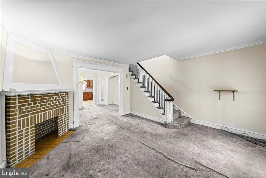 217 Avon Rd, Upper Darby, PA 19082 - #3