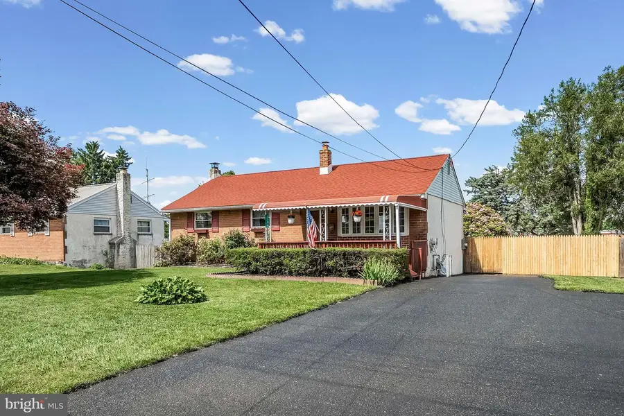 3195 Richard Rd, Aston, PA 19014 - #2