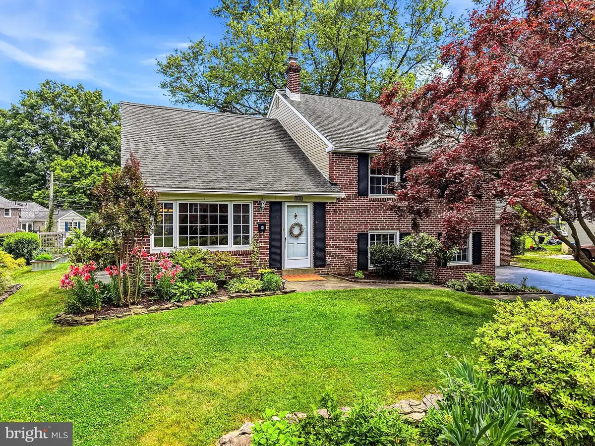 118 Cameron Dr, Wallingford, PA 19086 - #1
