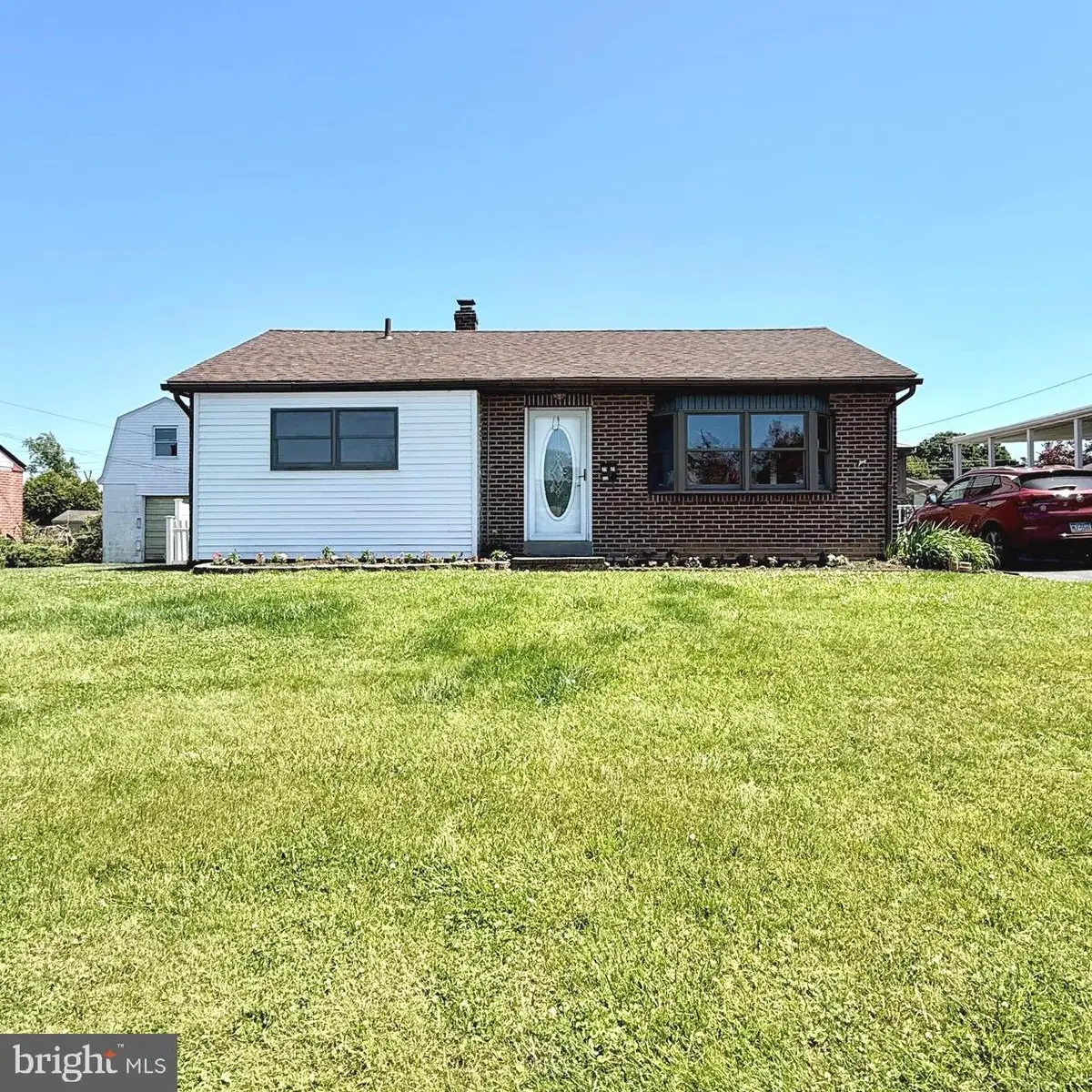 2121 N Lee Ln, Aston, PA 19014 - #1
