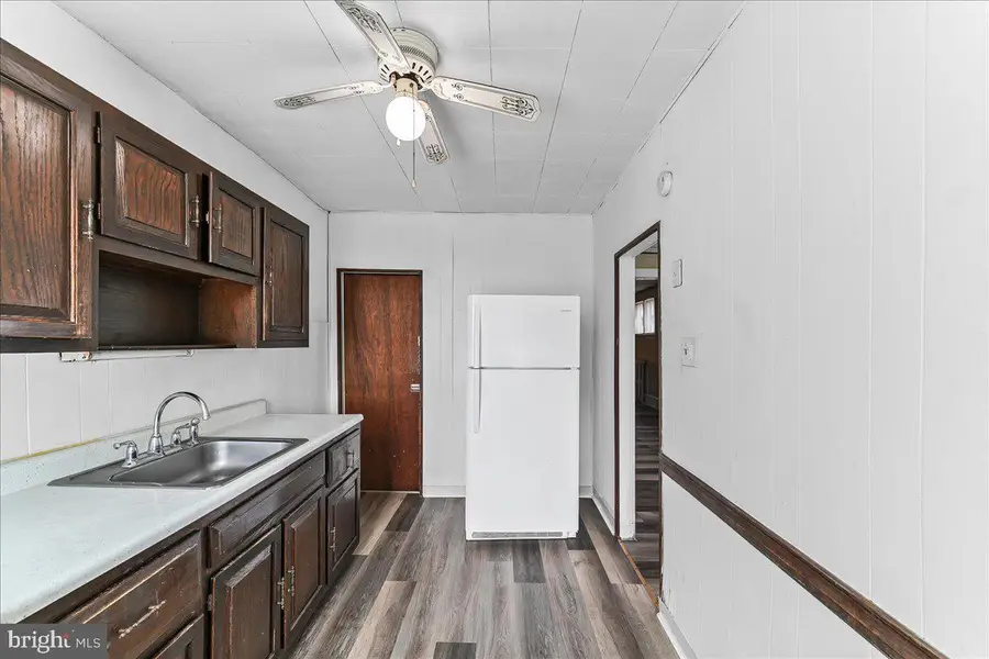 9 Ardsley Rd, Upper Darby, PA 19082 - #3