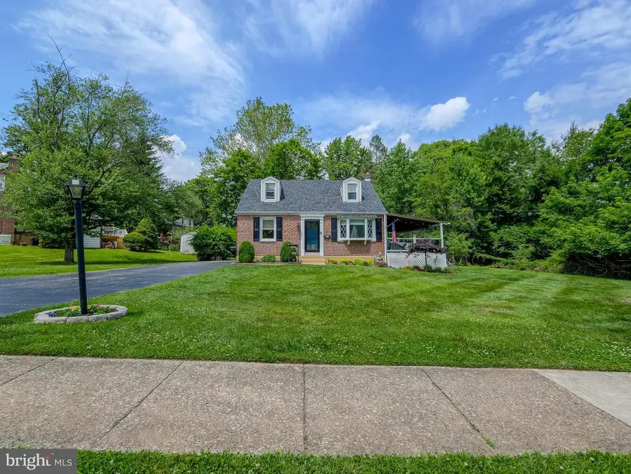 214 Parkview Dr, Broomall, PA 19008 - #2