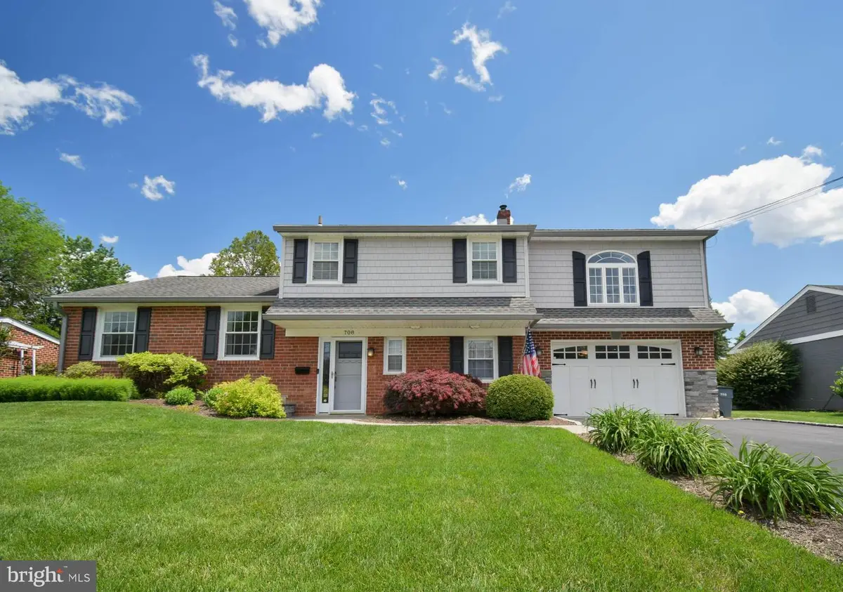 708 Lincoln Dr, Brookhaven, PA 19015 - #1