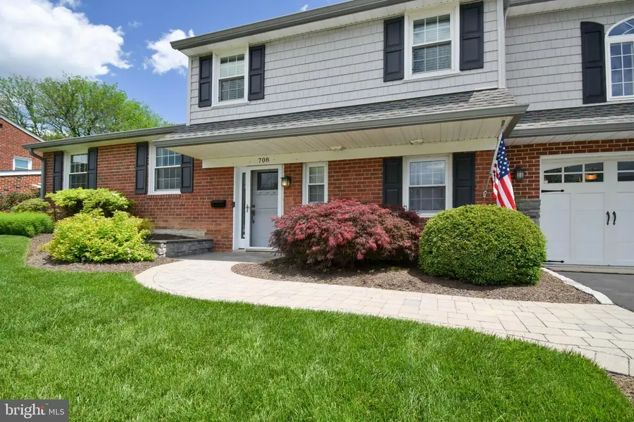 708 Lincoln Dr, Brookhaven, PA 19015 - #2