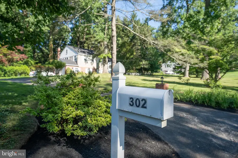 302 Earles Ln, Newtown Square, PA 19073 - #2