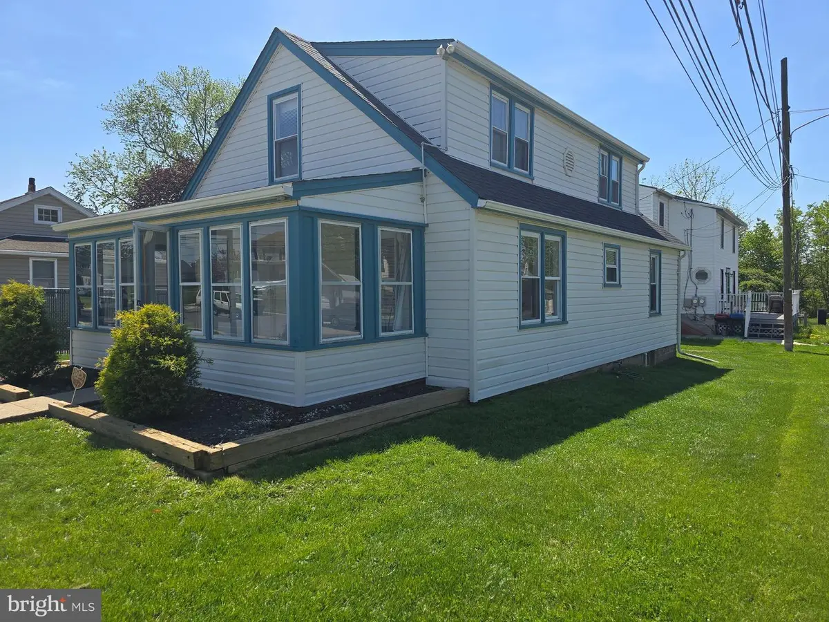 1242 Chestnut St, Marcus Hook, PA 19061 - #1