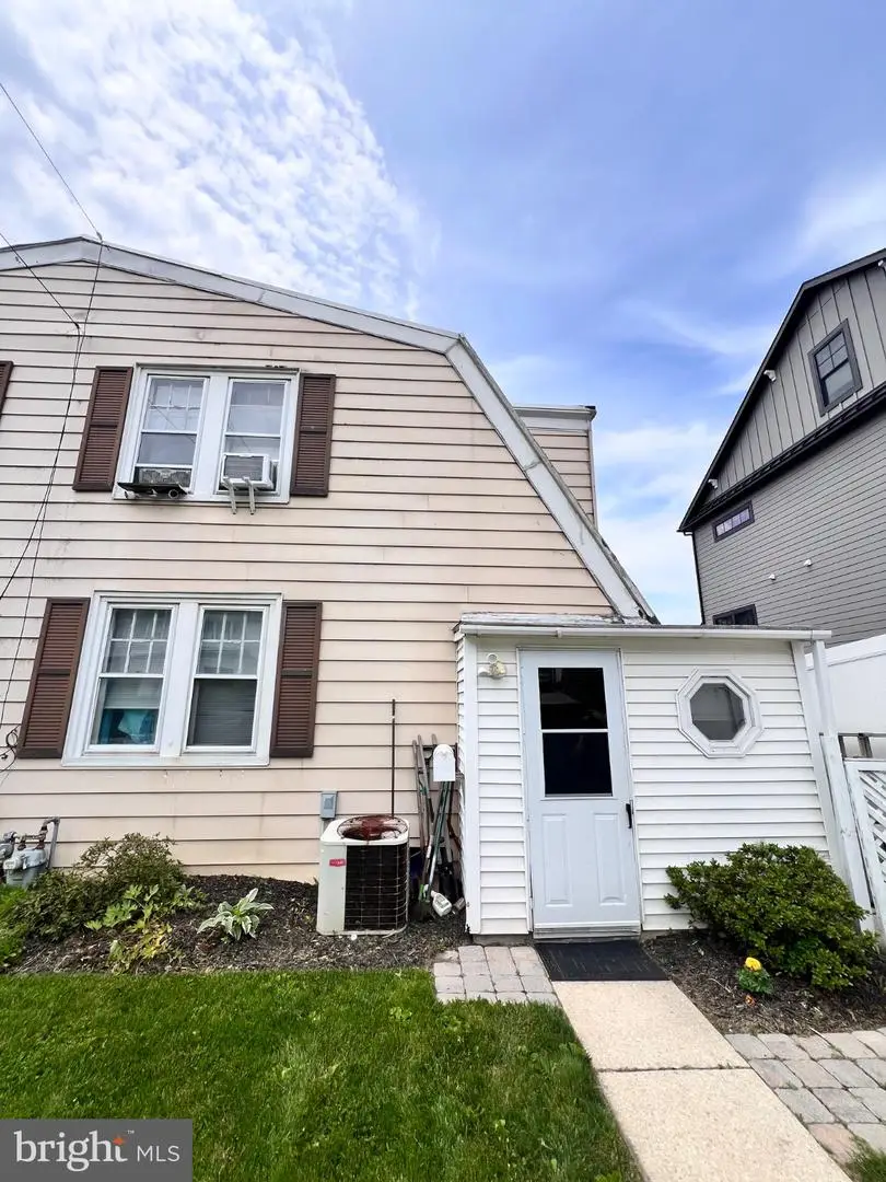 202 N Aberdeen Ave, Wayne, PA 19087 - #1
