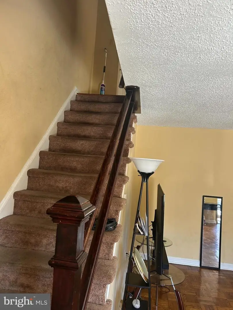 6845 Clover Ln, Upper Darby, PA 19082 - #3