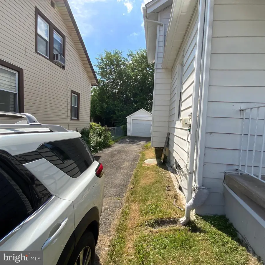 16 W Roland Rd, Brookhaven, PA 19015 - #3