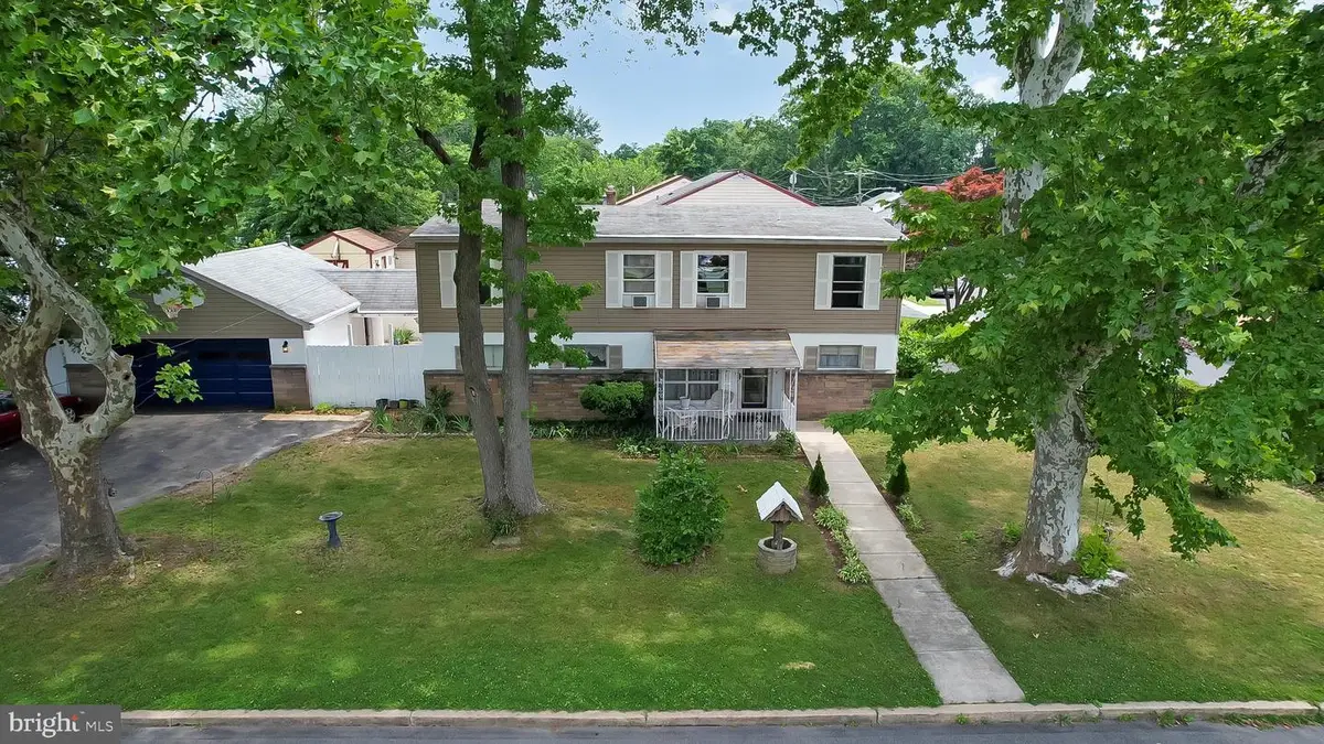 2400 Grand Ave, Holmes, PA 19043 - #1