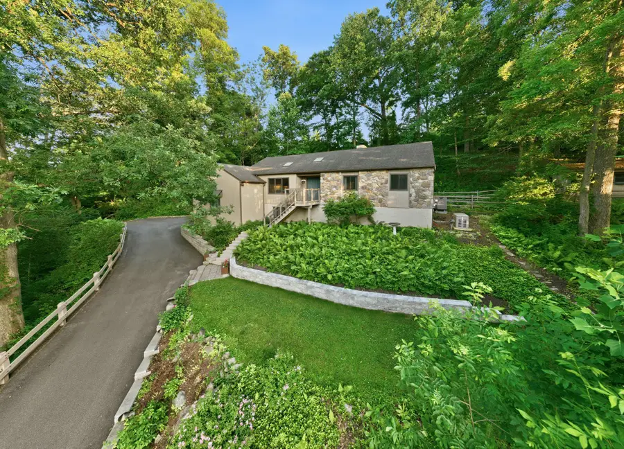 48 Locust Farm Dr, Thornton, PA 19373 - #3