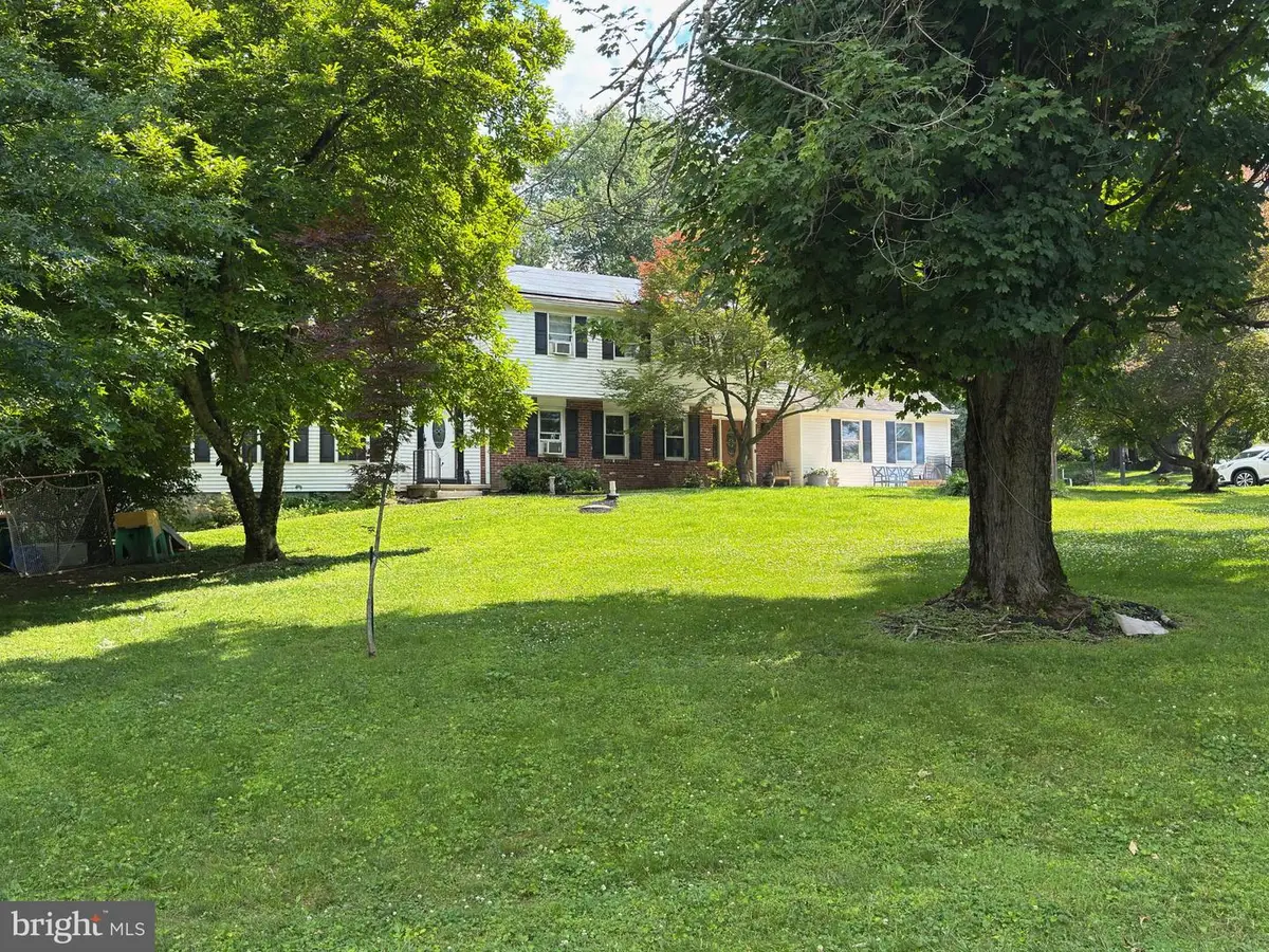 4 Mendenhall Dr, Glen Mills, PA 19342 - #1
