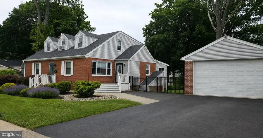 418 Buchanan Ave, Folsom, PA 19033 - #2