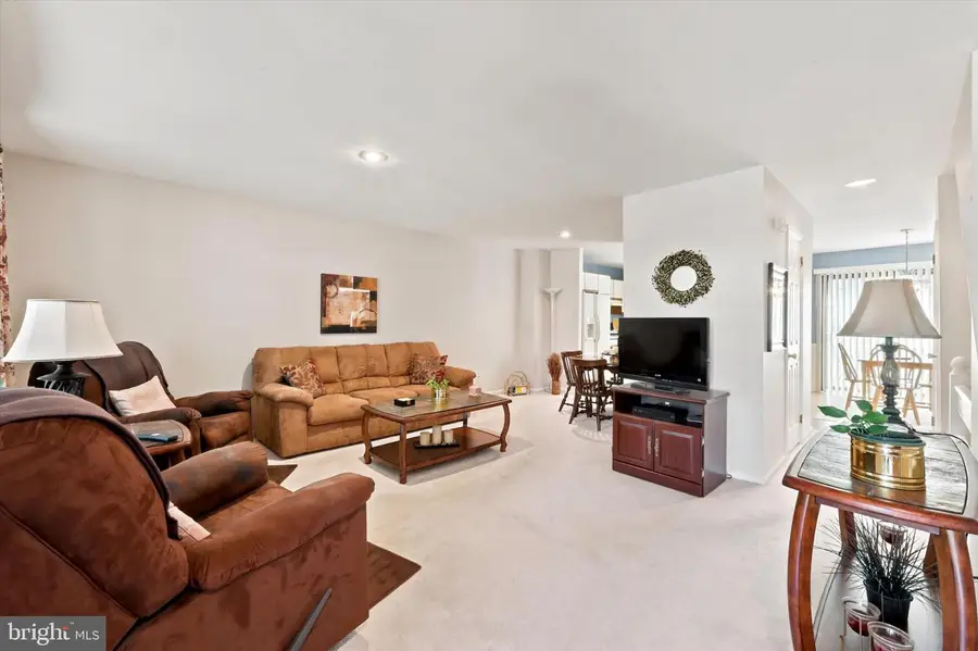 406 Carpenter Cir, Brookhaven, PA 19015 - #3