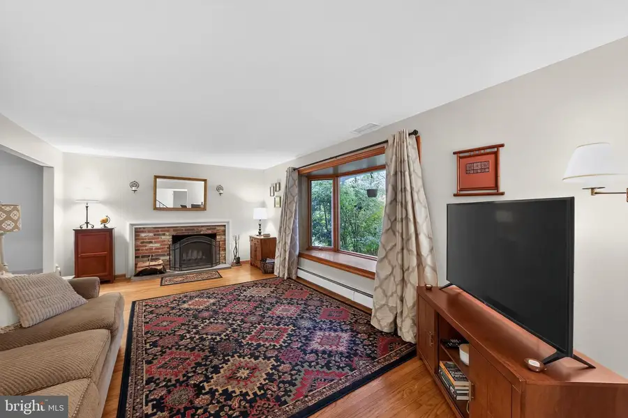 37 N Longpoint Ln, Rose Valley, PA 19063 - #3