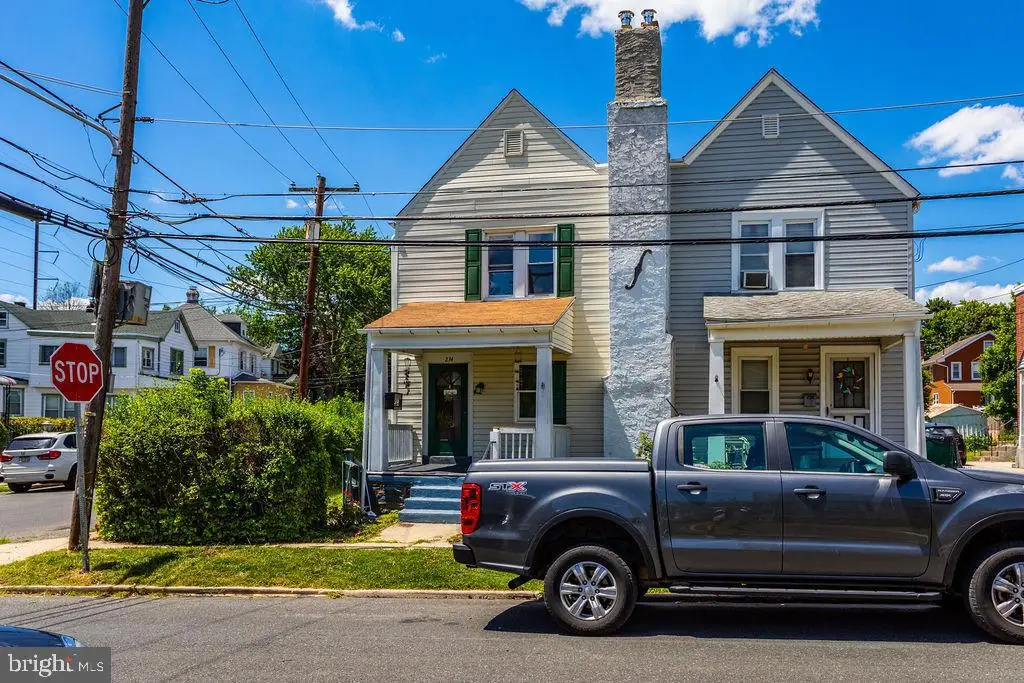 234 Windsor Ave, Upper Darby, PA 19082 - #1
