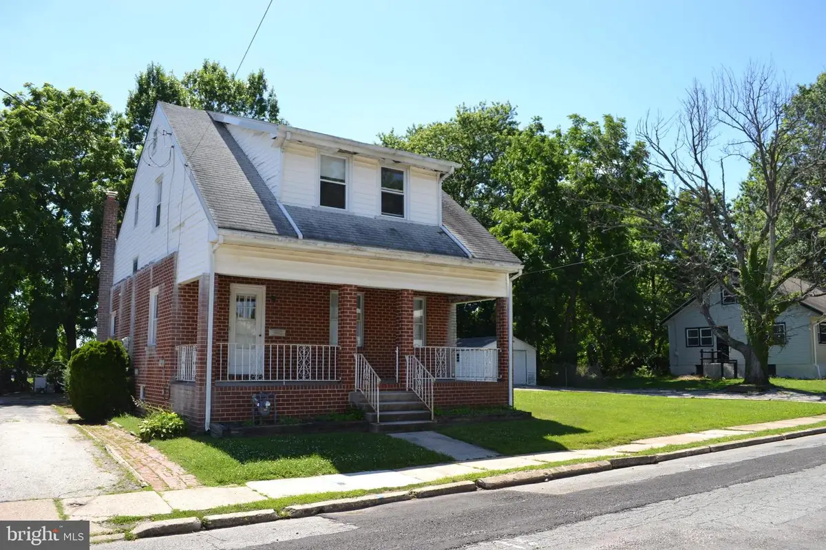 530 Pershing Ave, Collingdale, PA 19023 - #1