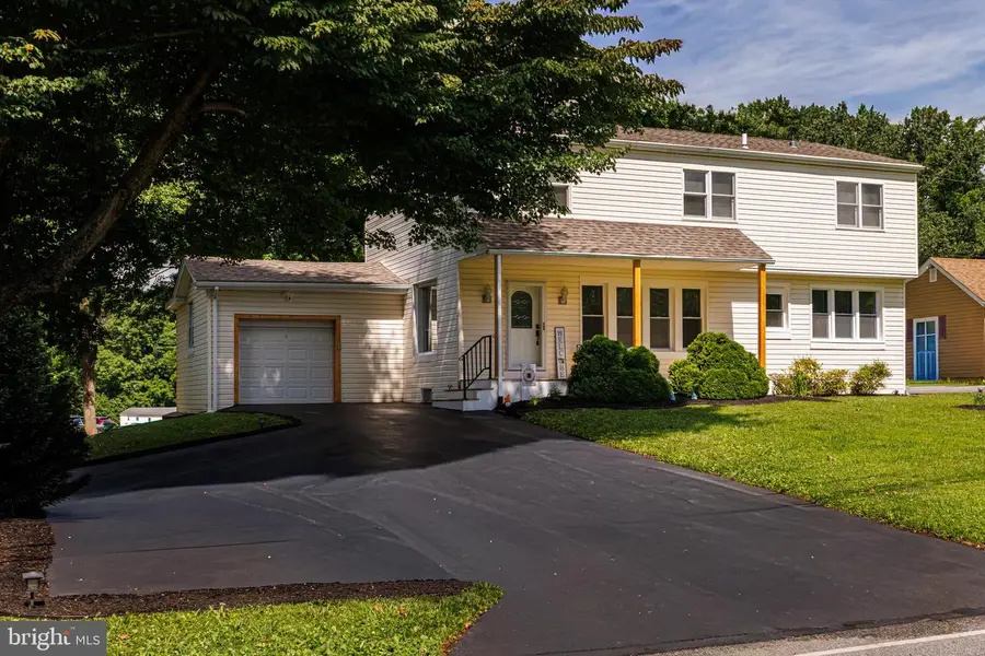652 Meetinghouse Rd, Upper Chichester, PA 19061 - #2