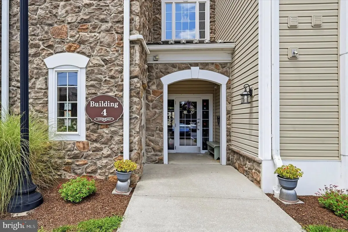 421 Creekside Dr, Brookhaven, PA 19015 - #1
