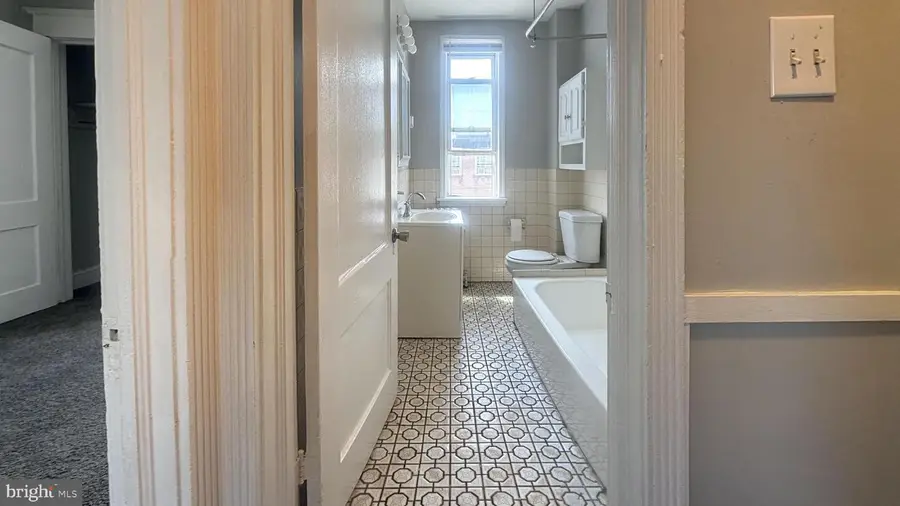 7008 Clinton Rd, Upper Darby, PA 19082 - #2