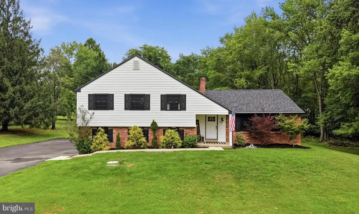 19 Elaine Dr, Thornton, PA 19373 - #1