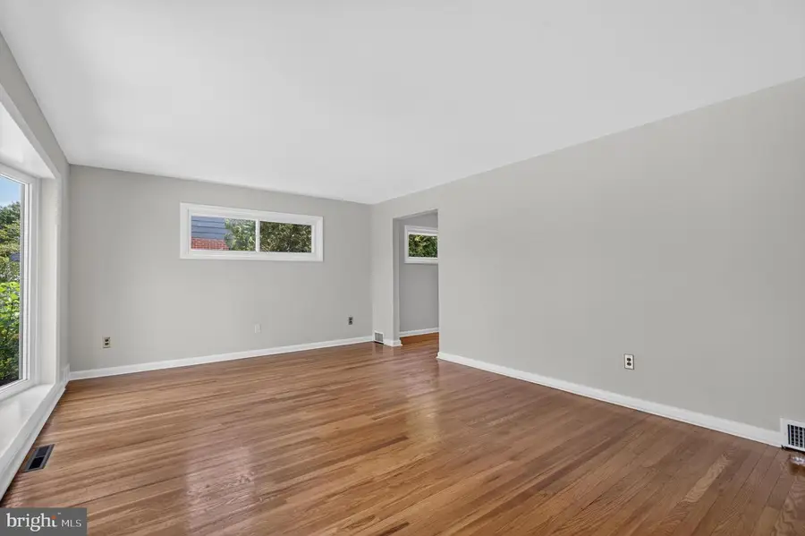 1107 Evergreen Ave, Folsom, PA 19033 - #2