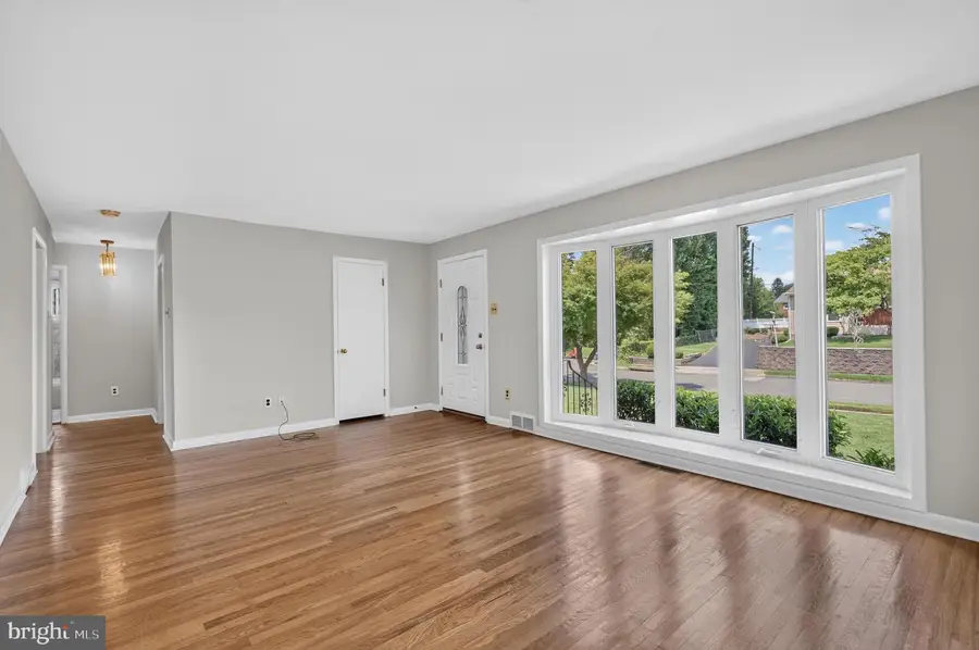 1107 Evergreen Ave, Folsom, PA 19033 - #3