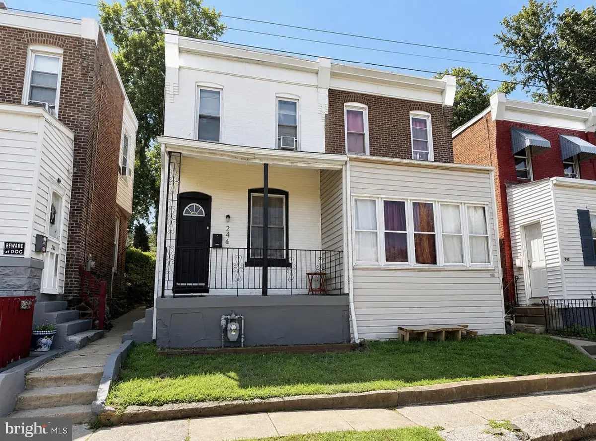 246 Mill St, Darby, PA 19023 - #1